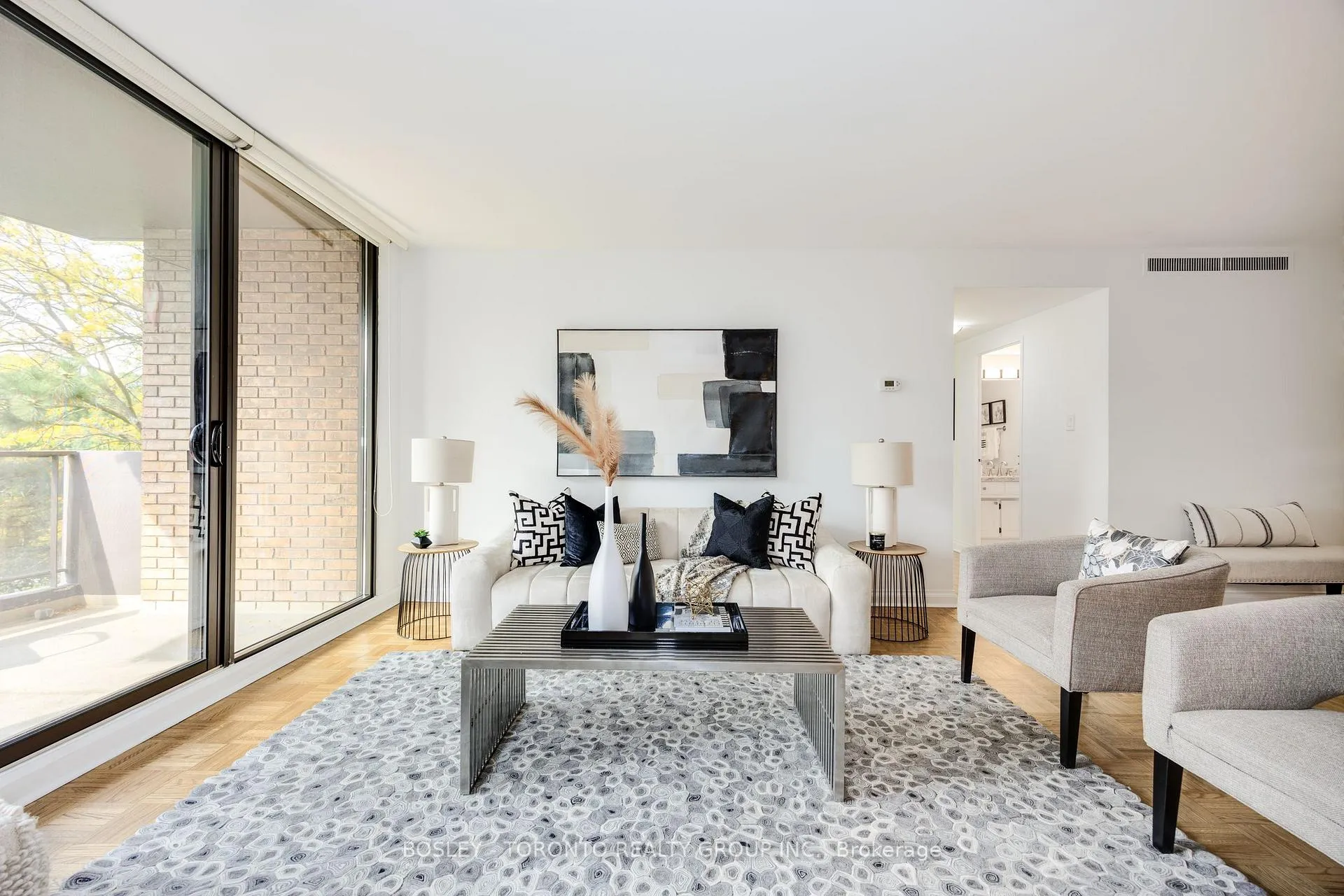 Photo 2 of Unit 511, 350 Lonsdale Road, Toronto, Forest Hill South — HOMEH