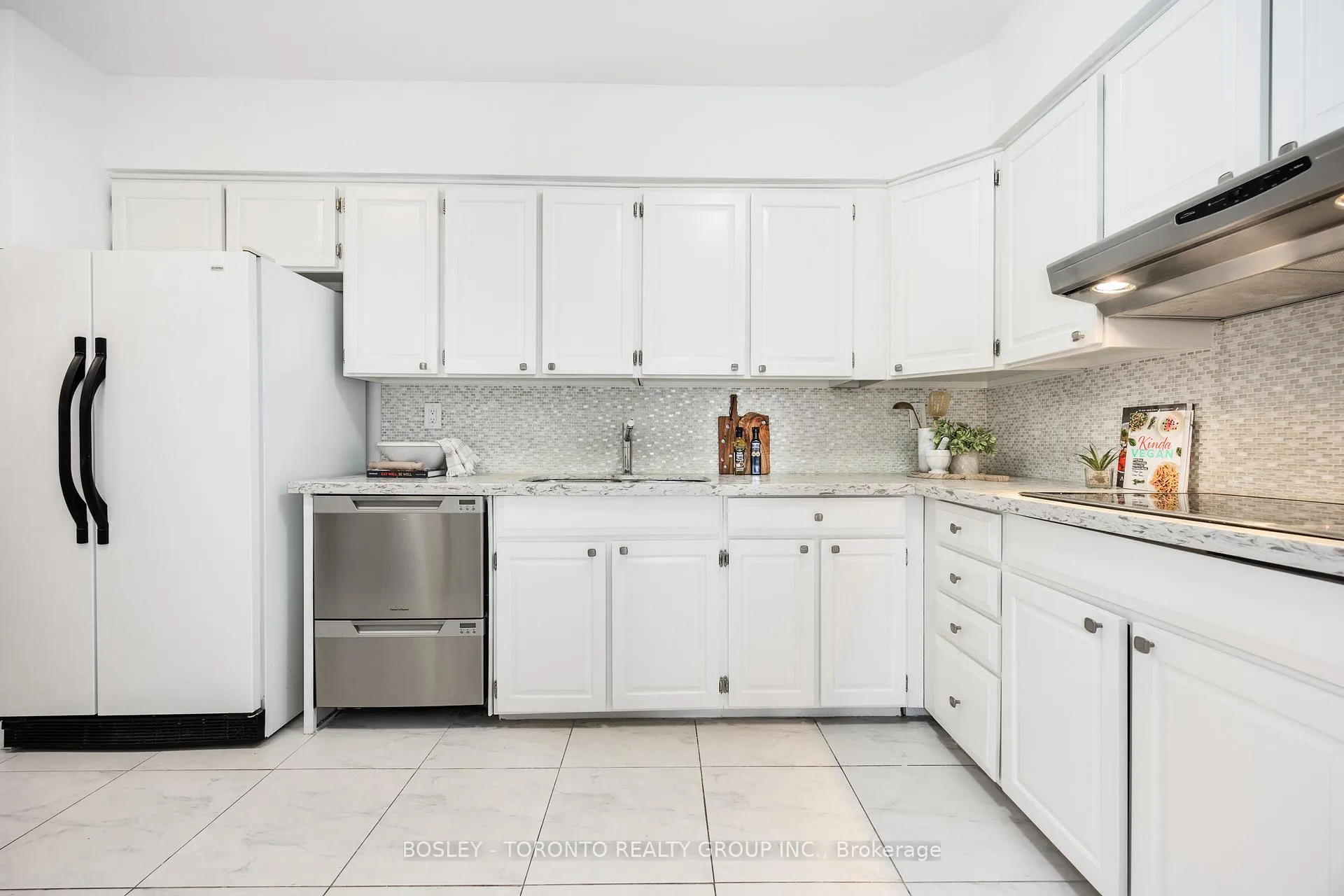 Photo 11 of Unit 511, 350 Lonsdale Road, Toronto, Forest Hill South — HOMEH
