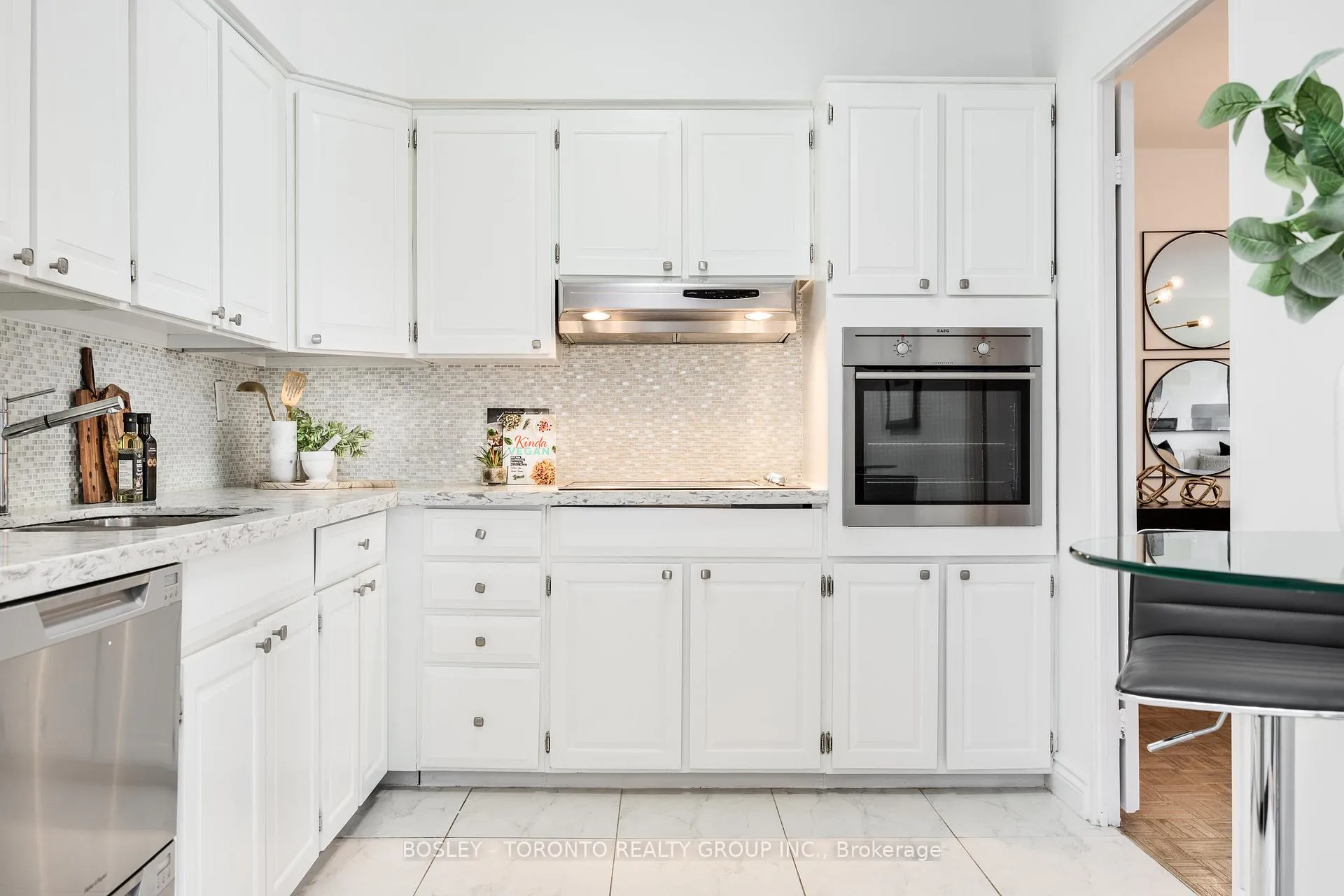Photo 12 of Unit 511, 350 Lonsdale Road, Toronto, Forest Hill South — HOMEH