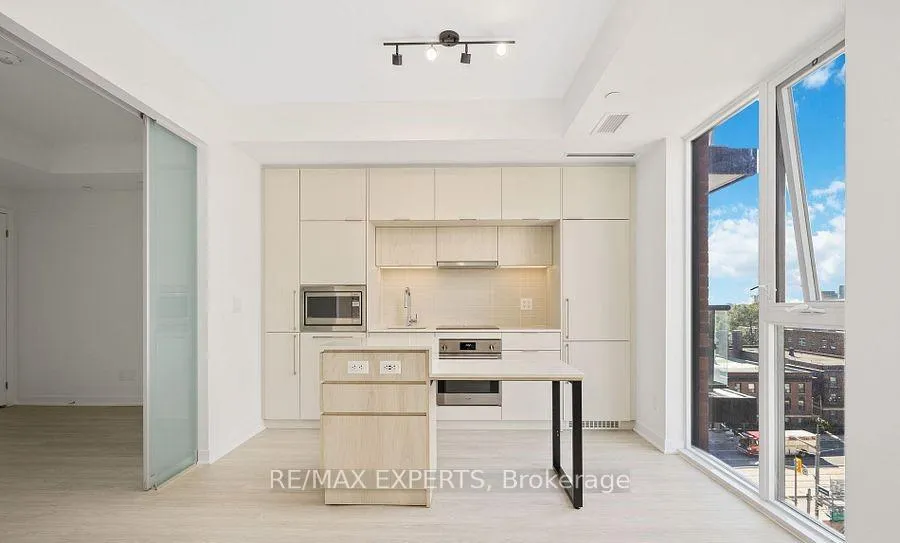 Photo 11 of Unit 709, 185 Alberta Avenue, Toronto, Oakwood Village — HOMEH