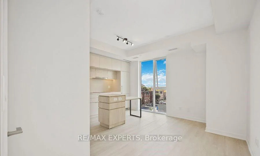Photo 12 of Unit 709, 185 Alberta Avenue, Toronto, Oakwood Village — HOMEH