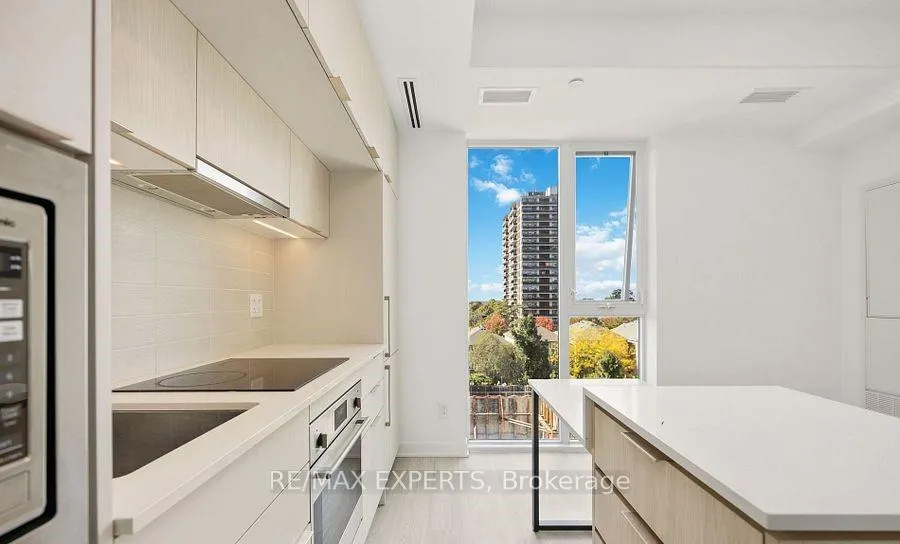 Photo 13 of Unit 709, 185 Alberta Avenue, Toronto, Oakwood Village — HOMEH