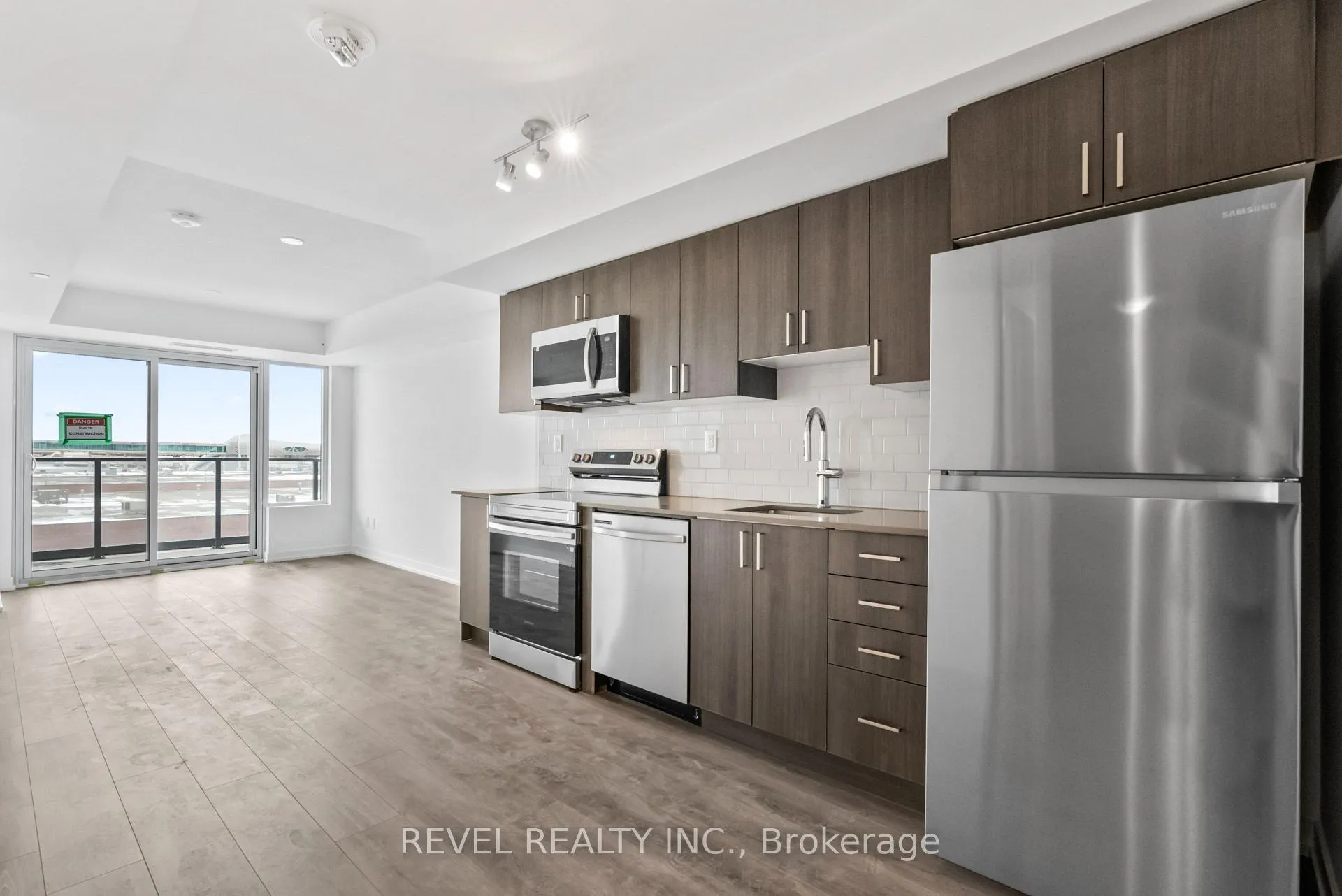 Photo 4 of Unit 2212, 1435 Celebration Drive, Pickering, Bay Ridges — HOMEH