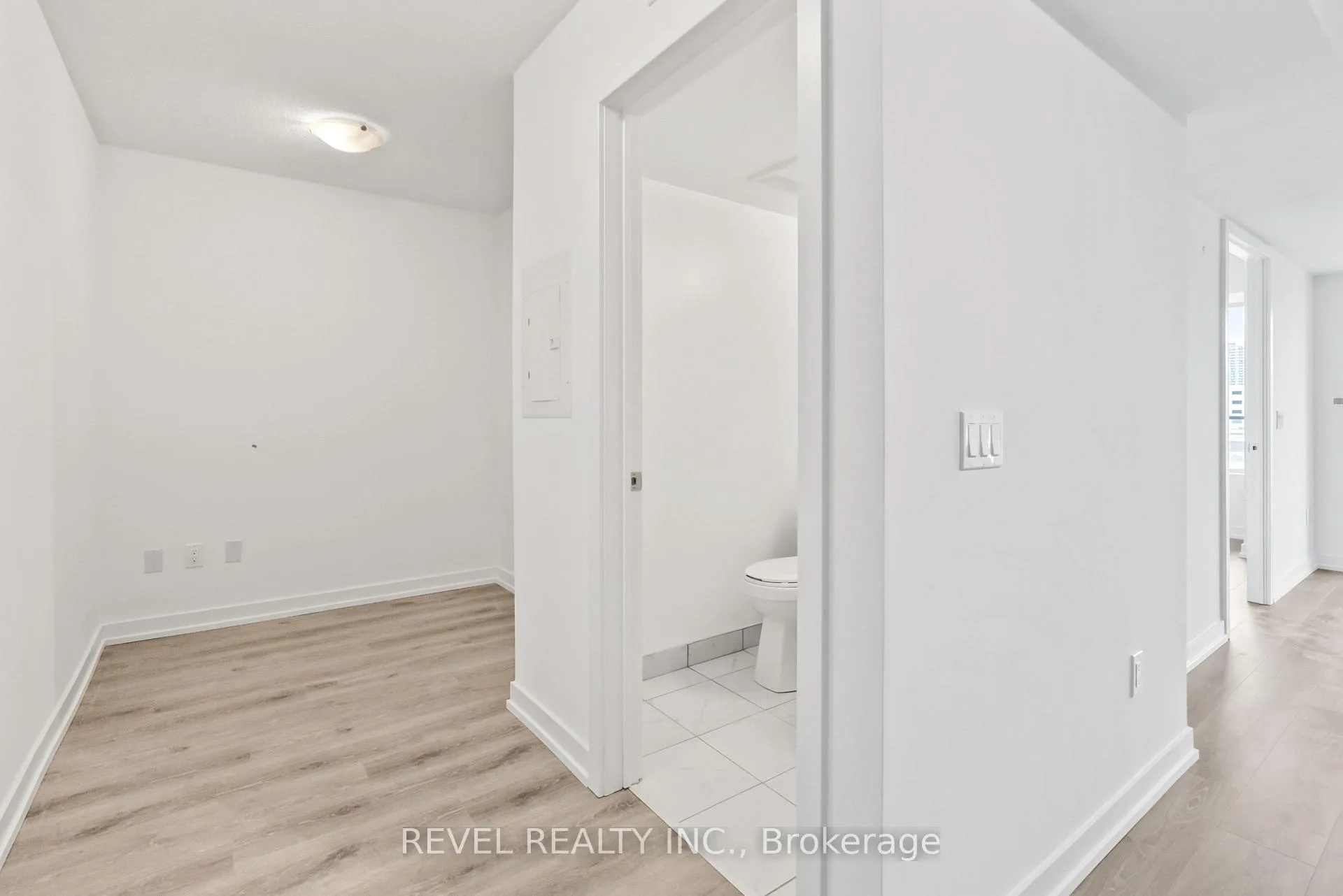 Photo 5 of Unit 2212, 1435 Celebration Drive, Pickering, Bay Ridges — HOMEH