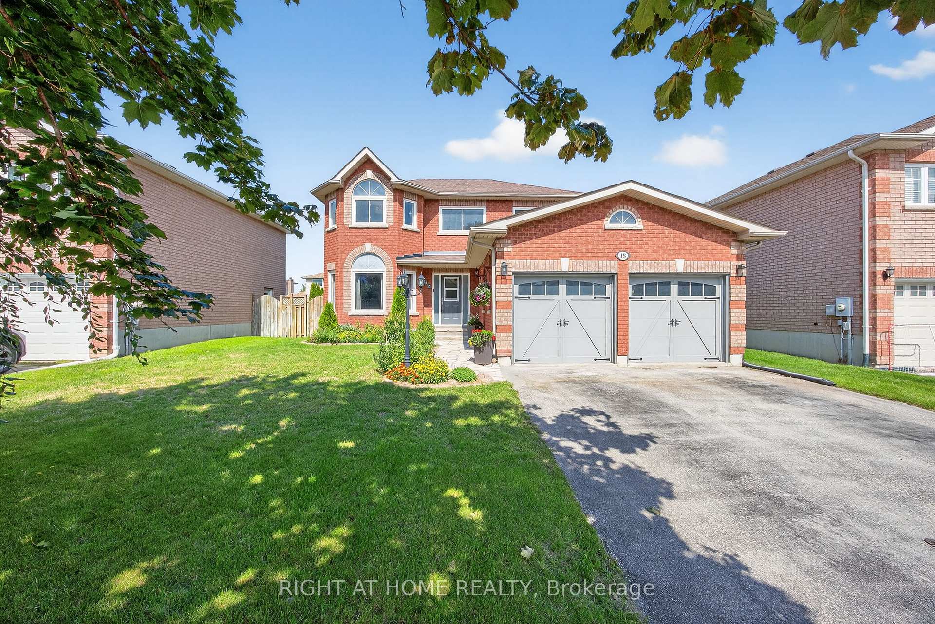 Photo 1 of 18 Amberview Drive, Georgina, Keswick South — HOMEH