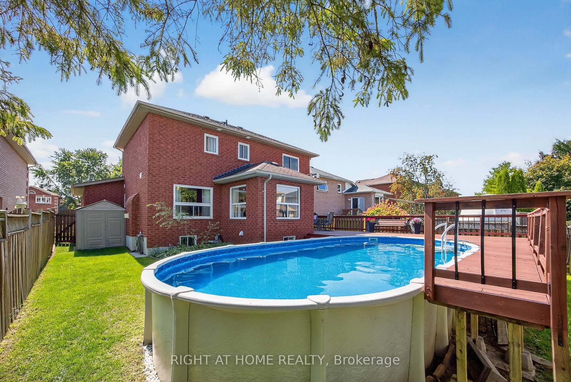 Photo 2 of 18 Amberview Drive, Georgina, Keswick South — HOMEH