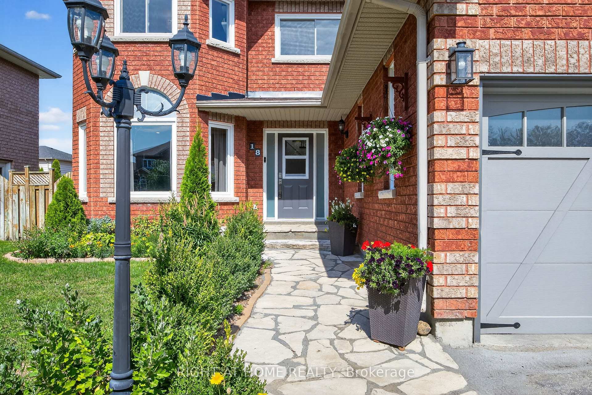 Photo 3 of 18 Amberview Drive, Georgina, Keswick South — HOMEH