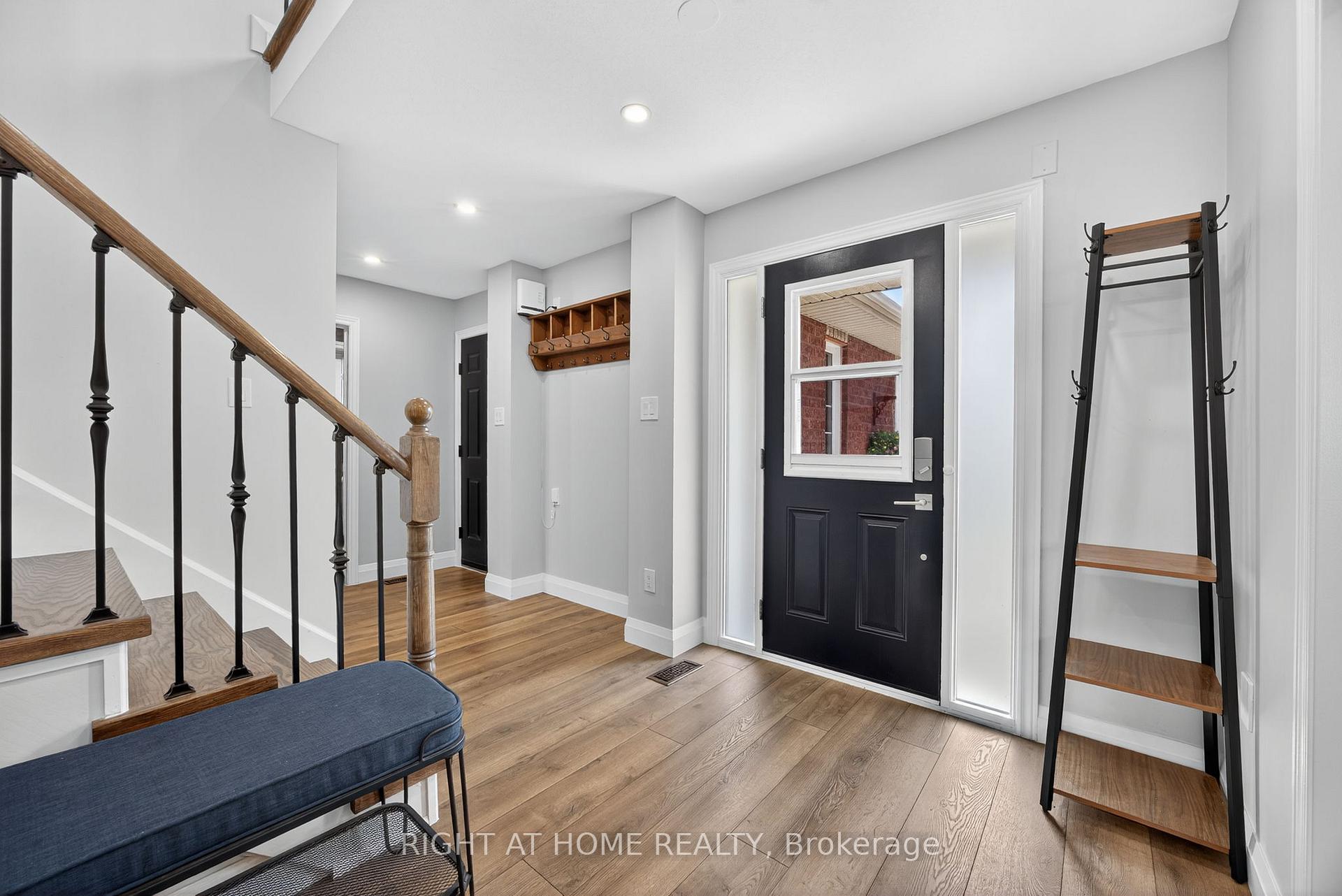 Photo 4 of 18 Amberview Drive, Georgina, Keswick South — HOMEH