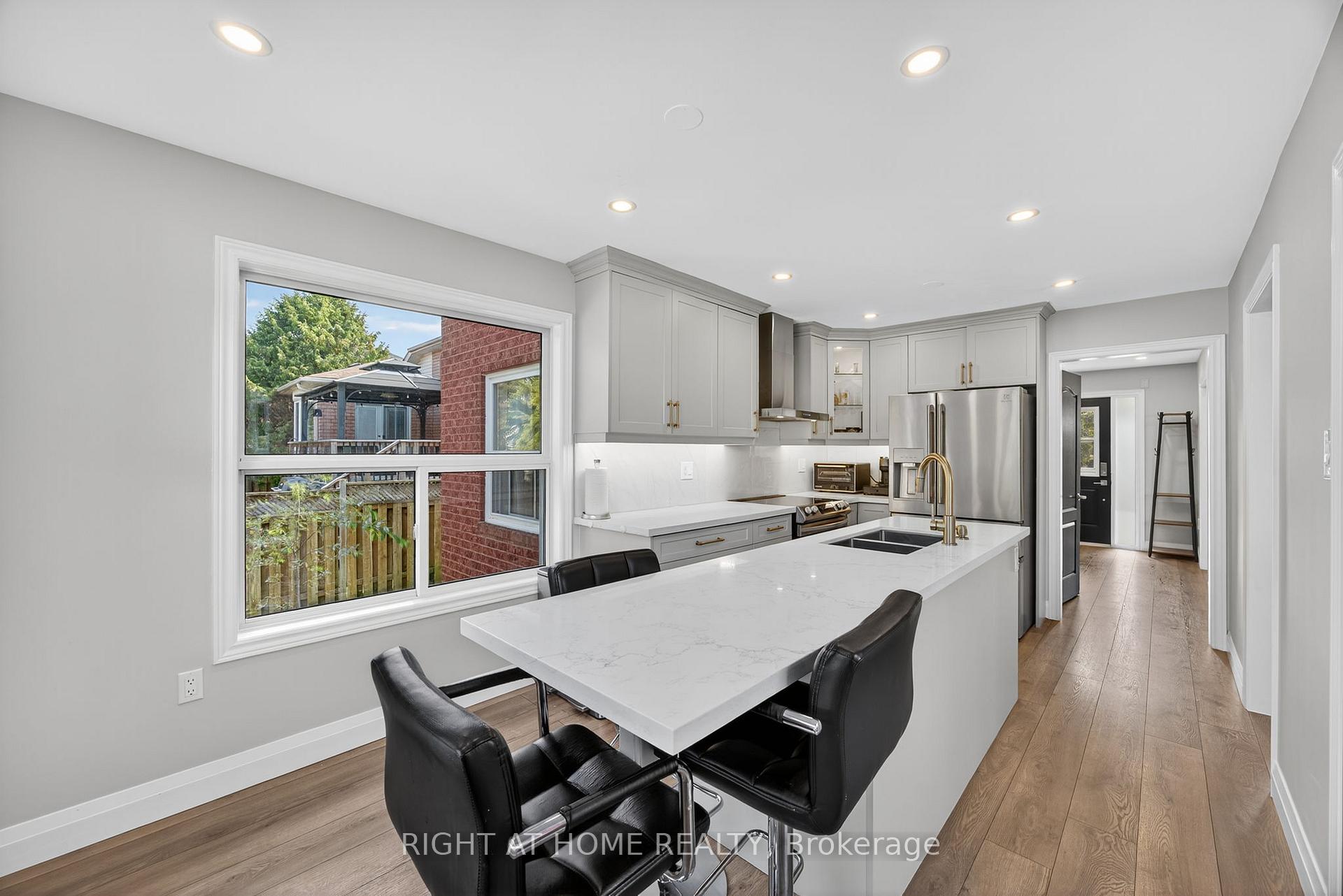 Photo 5 of 18 Amberview Drive, Georgina, Keswick South — HOMEH