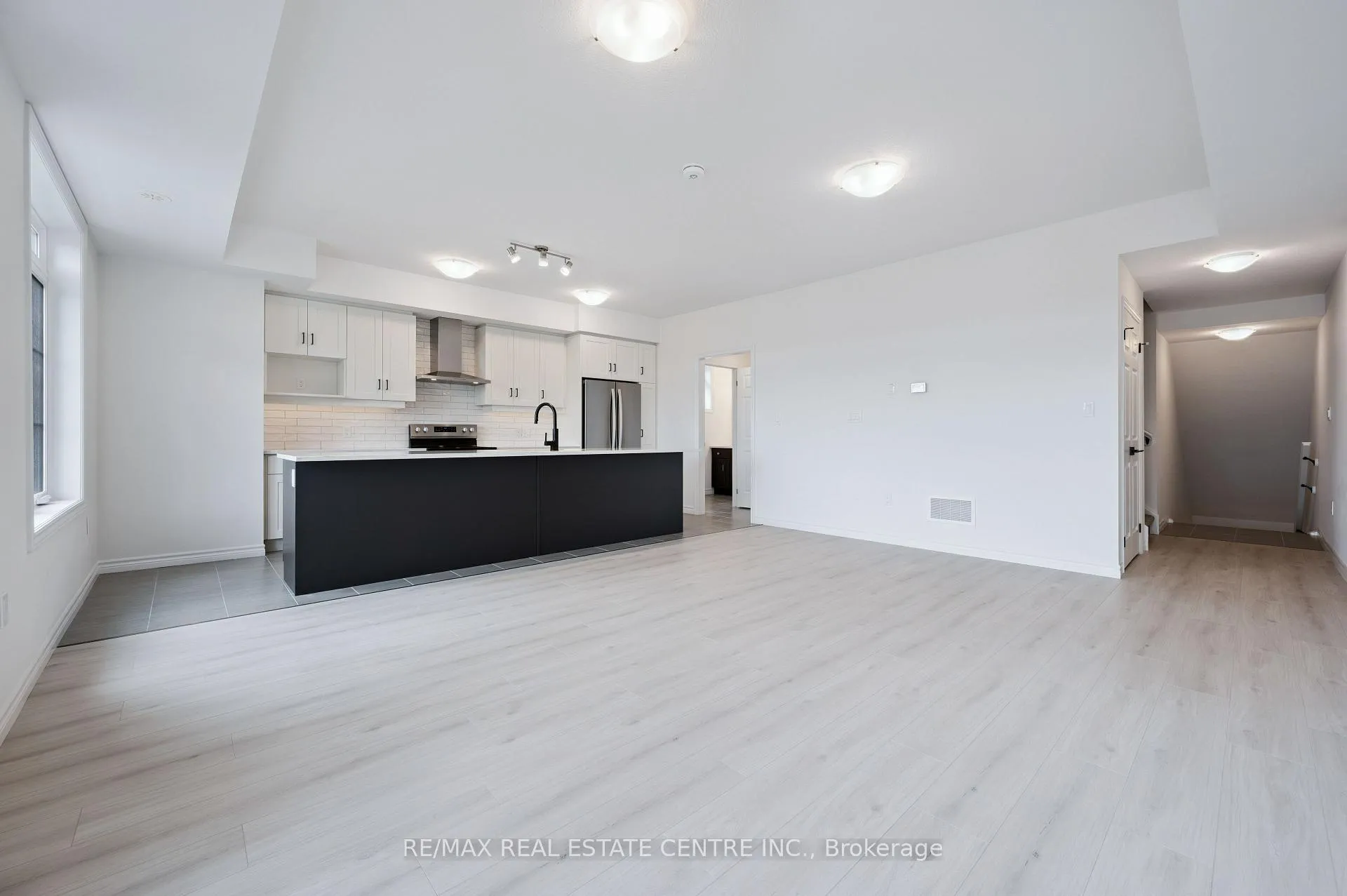 Photo 5 of 90 Lomond Lane, Kitchener — HOMEH