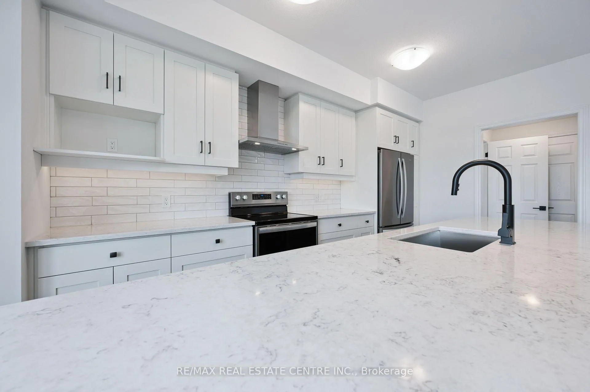 Photo 9 of 90 Lomond Lane, Kitchener — HOMEH