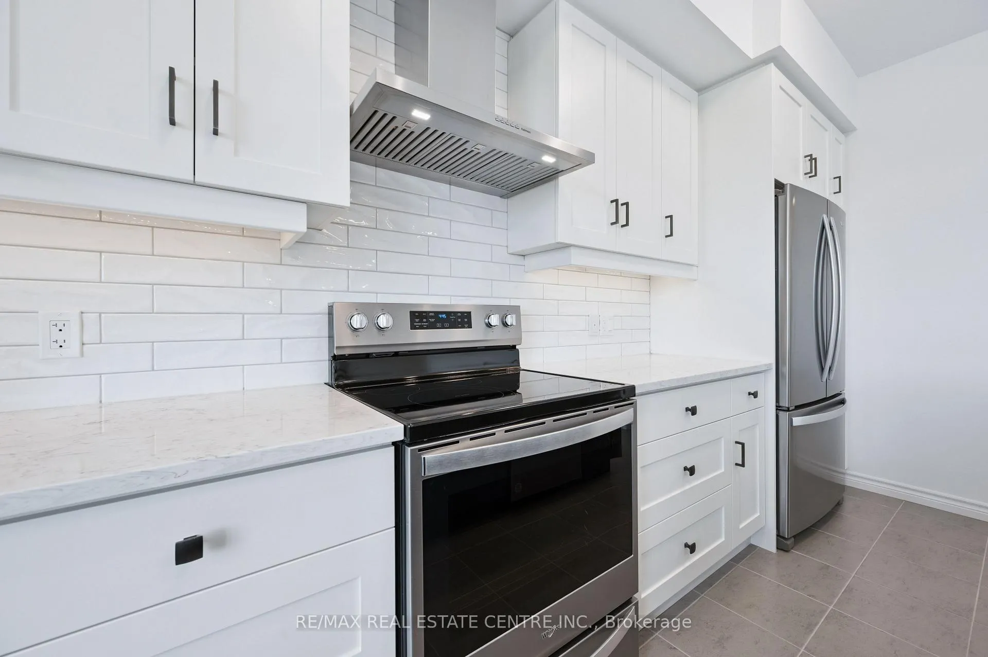 Photo 10 of 90 Lomond Lane, Kitchener — HOMEH