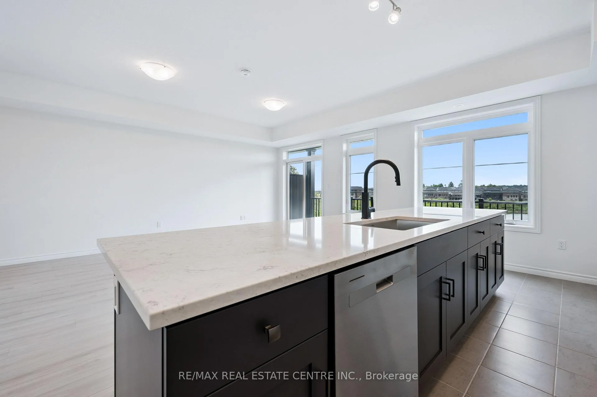 Photo 11 of 90 Lomond Lane, Kitchener — HOMEH