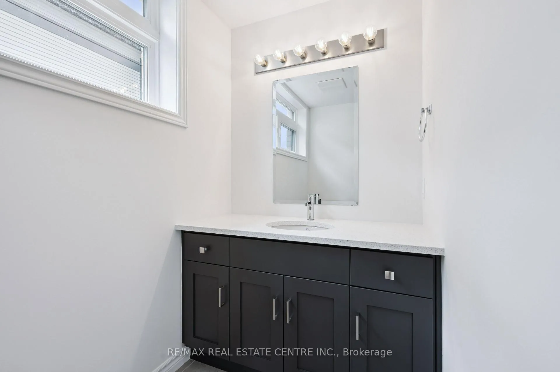 Photo 14 of 90 Lomond Lane, Kitchener — HOMEH