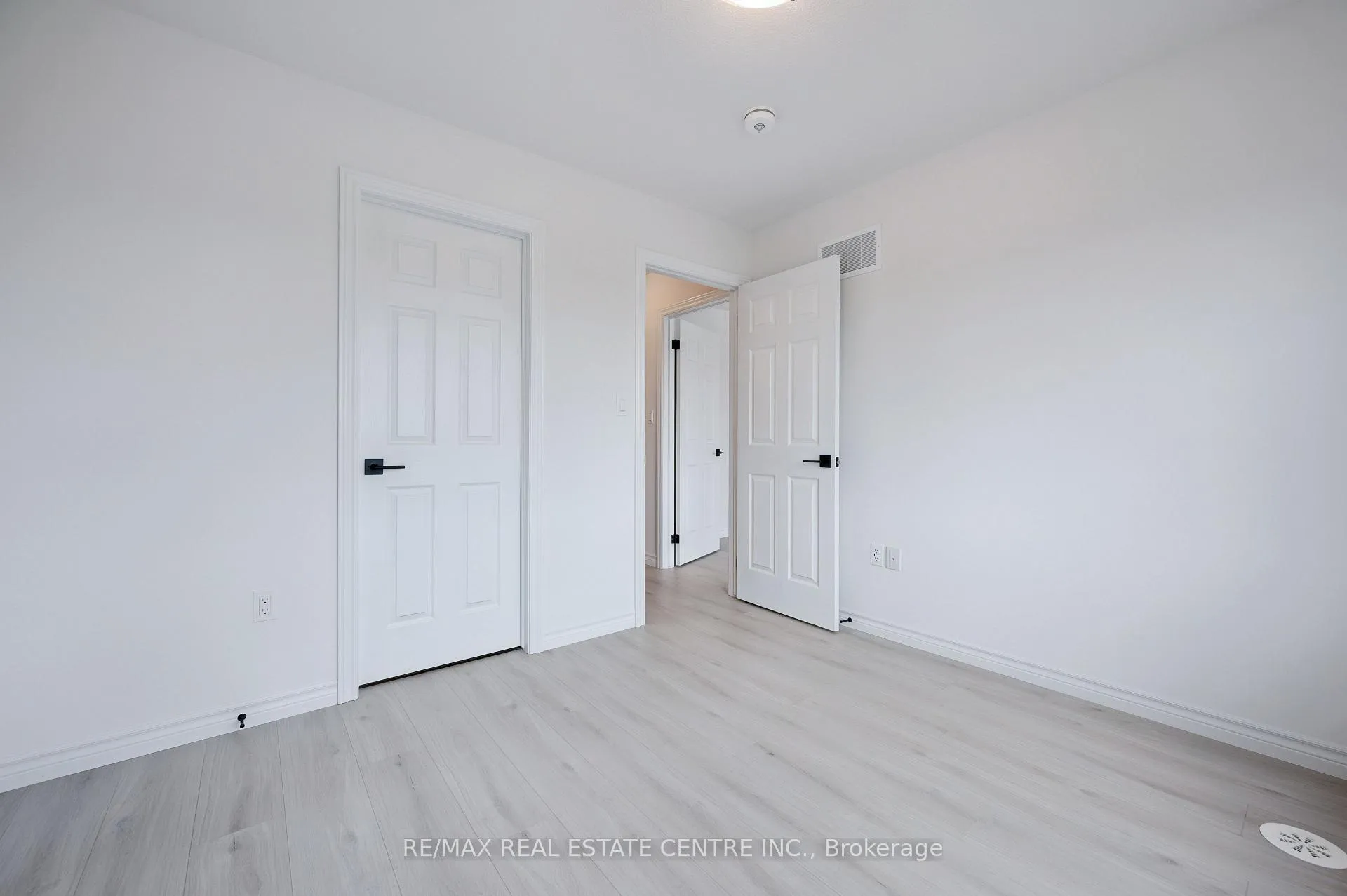 Photo 16 of 90 Lomond Lane, Kitchener — HOMEH