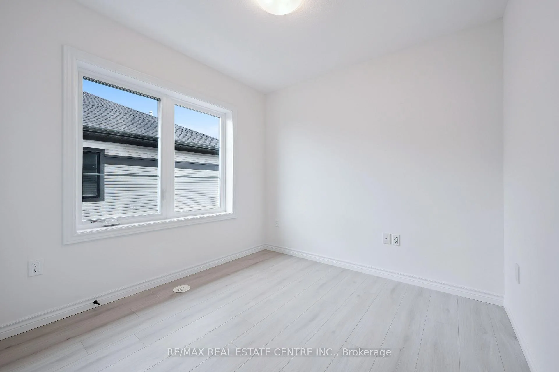 Photo 17 of 90 Lomond Lane, Kitchener — HOMEH