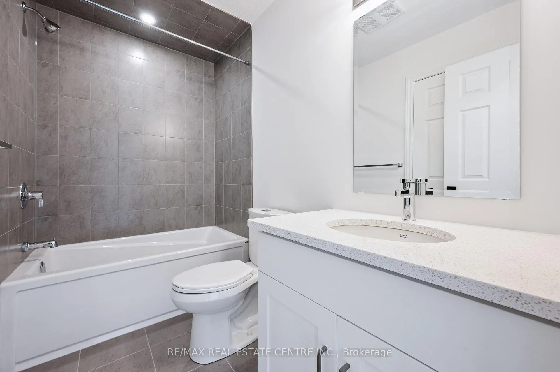 Photo 19 of 90 Lomond Lane, Kitchener — HOMEH