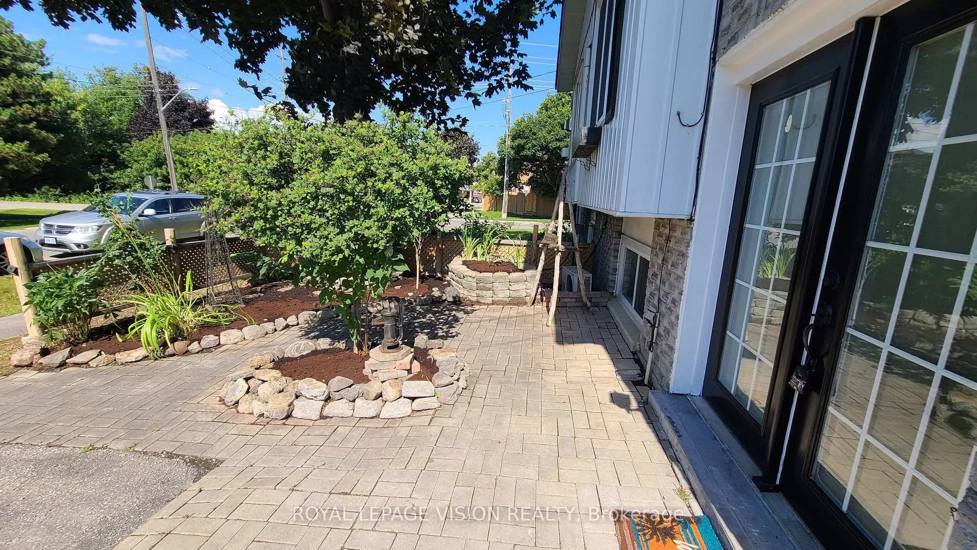Photo 3 of 303 Beech Street W, Whitby, Downtown Whitby — HOMEH