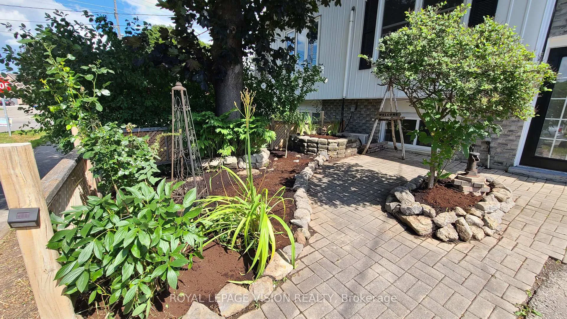 Photo 4 of 303 Beech Street W, Whitby, Downtown Whitby — HOMEH