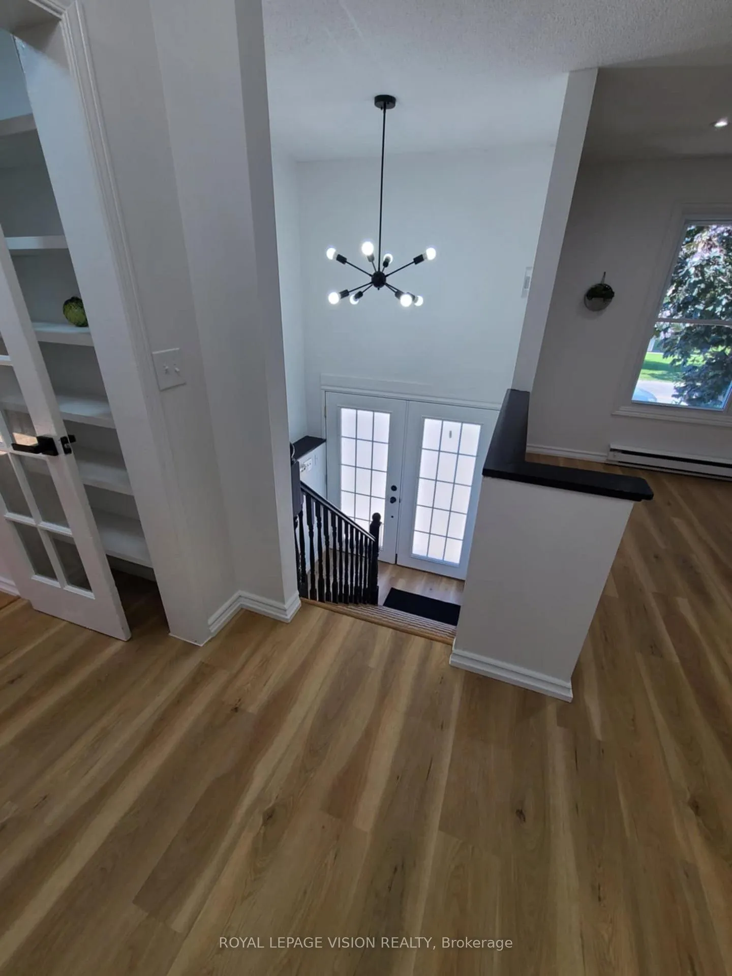 Photo 7 of 303 Beech Street W, Whitby, Downtown Whitby — HOMEH