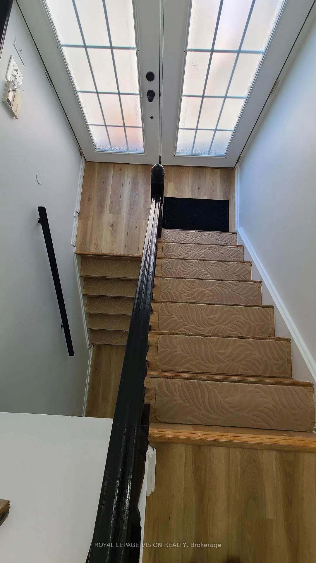 Photo 8 of 303 Beech Street W, Whitby, Downtown Whitby — HOMEH