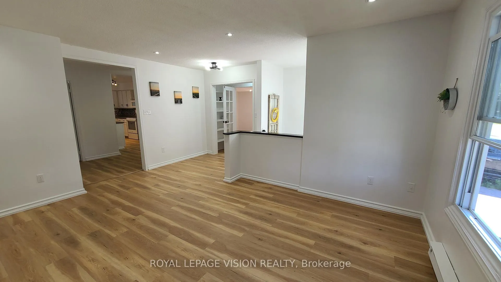 Photo 10 of 303 Beech Street W, Whitby, Downtown Whitby — HOMEH