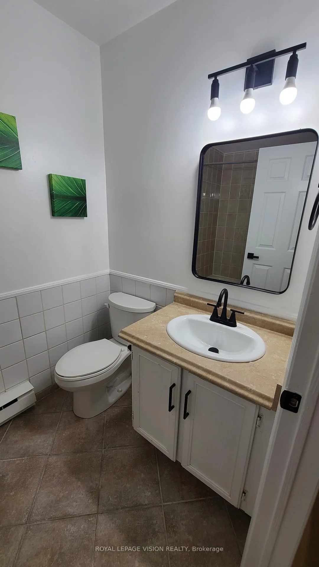 Photo 17 of 303 Beech Street W, Whitby, Downtown Whitby — HOMEH