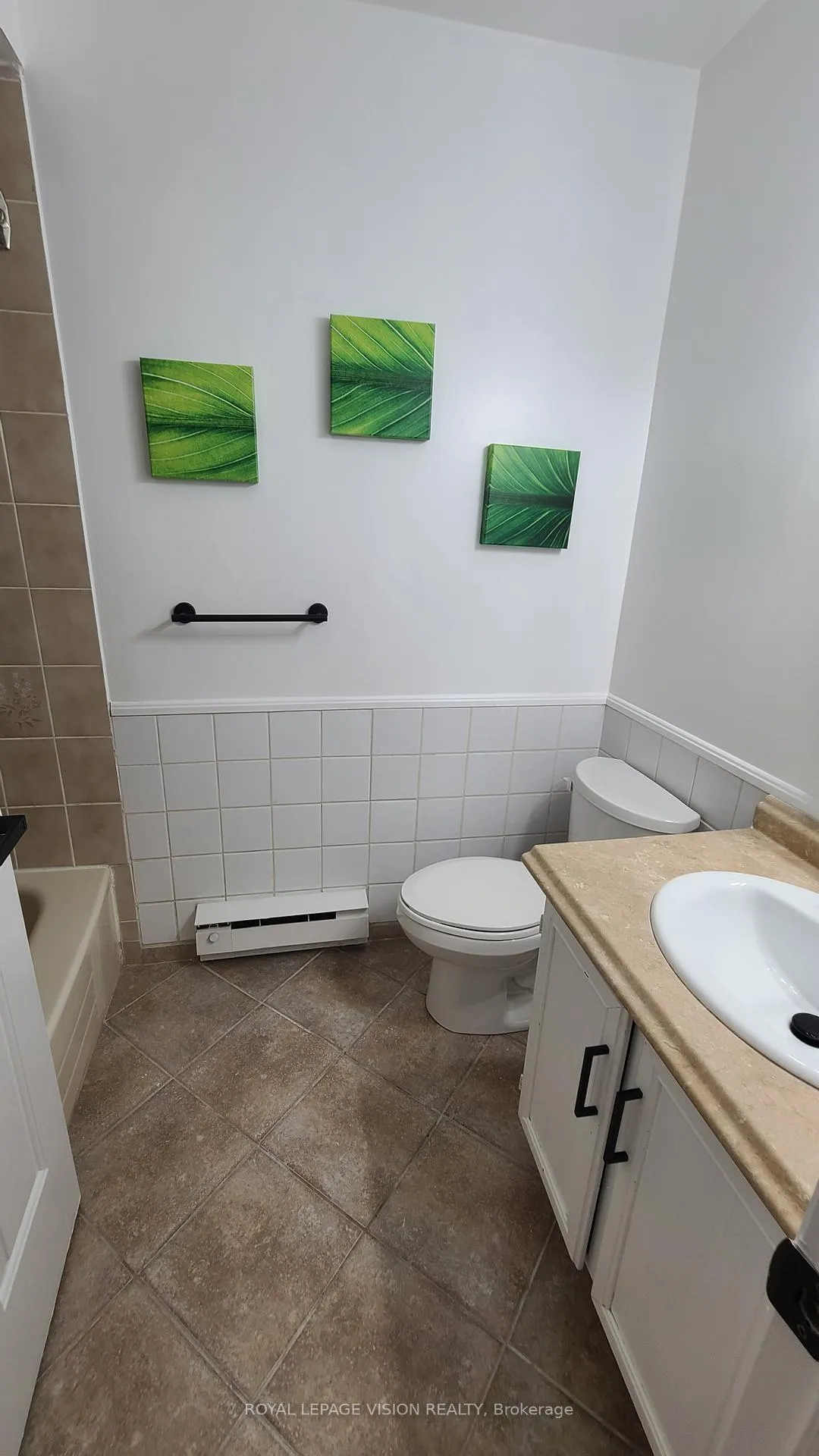 Photo 18 of 303 Beech Street W, Whitby, Downtown Whitby — HOMEH