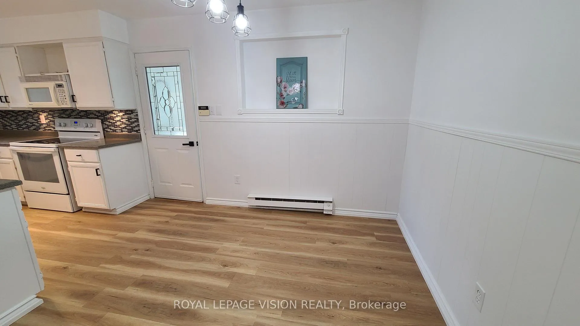 Photo 19 of 303 Beech Street W, Whitby, Downtown Whitby — HOMEH
