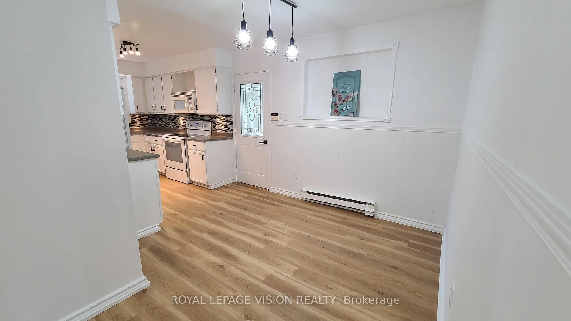 Photo 20 of 303 Beech Street W, Whitby, Downtown Whitby — HOMEH