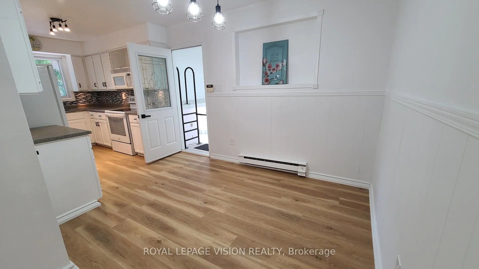 Photo 22 of 303 Beech Street W, Whitby, Downtown Whitby — HOMEH