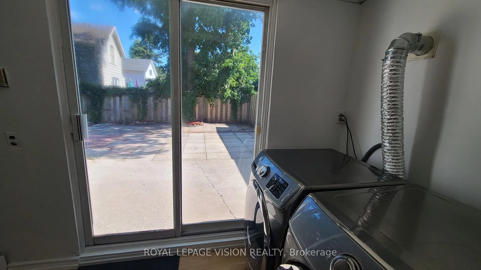 Photo 25 of 303 Beech Street W, Whitby, Downtown Whitby — HOMEH