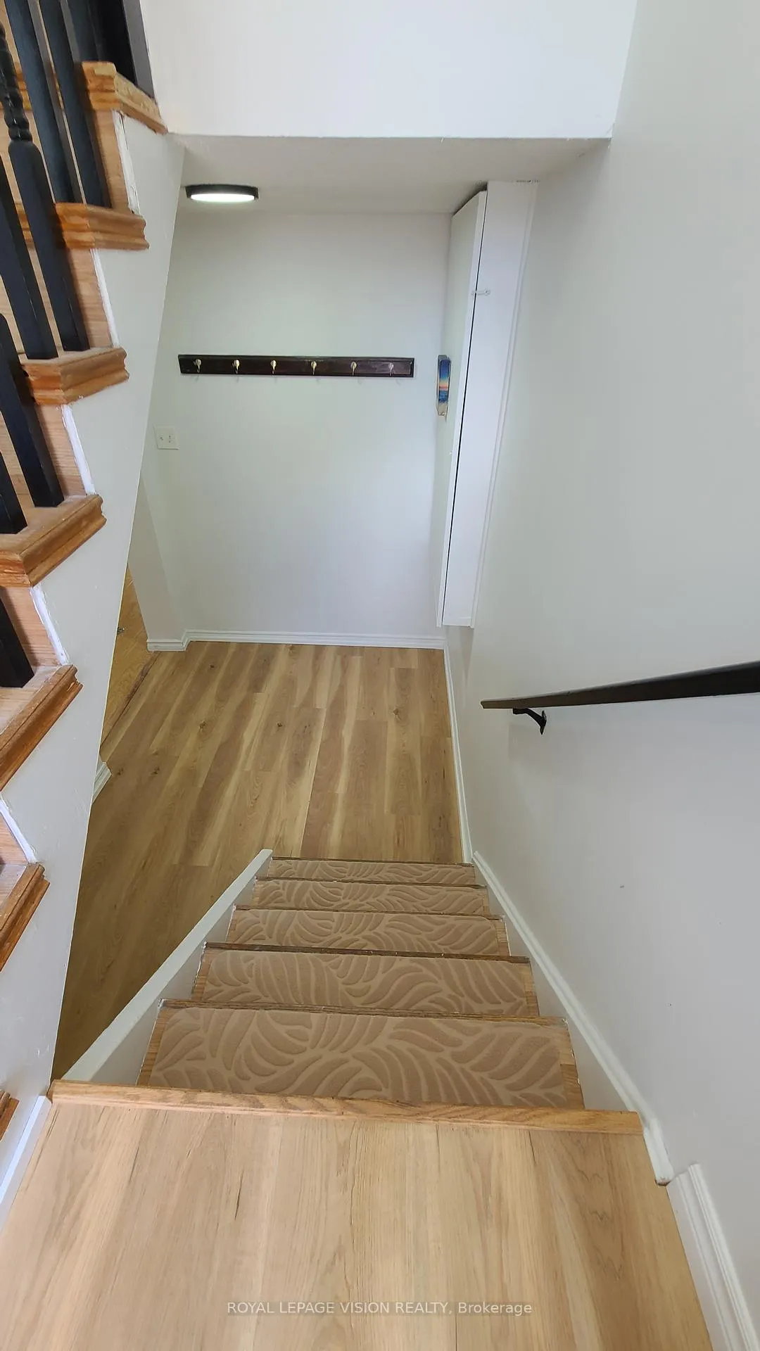Photo 26 of 303 Beech Street W, Whitby, Downtown Whitby — HOMEH