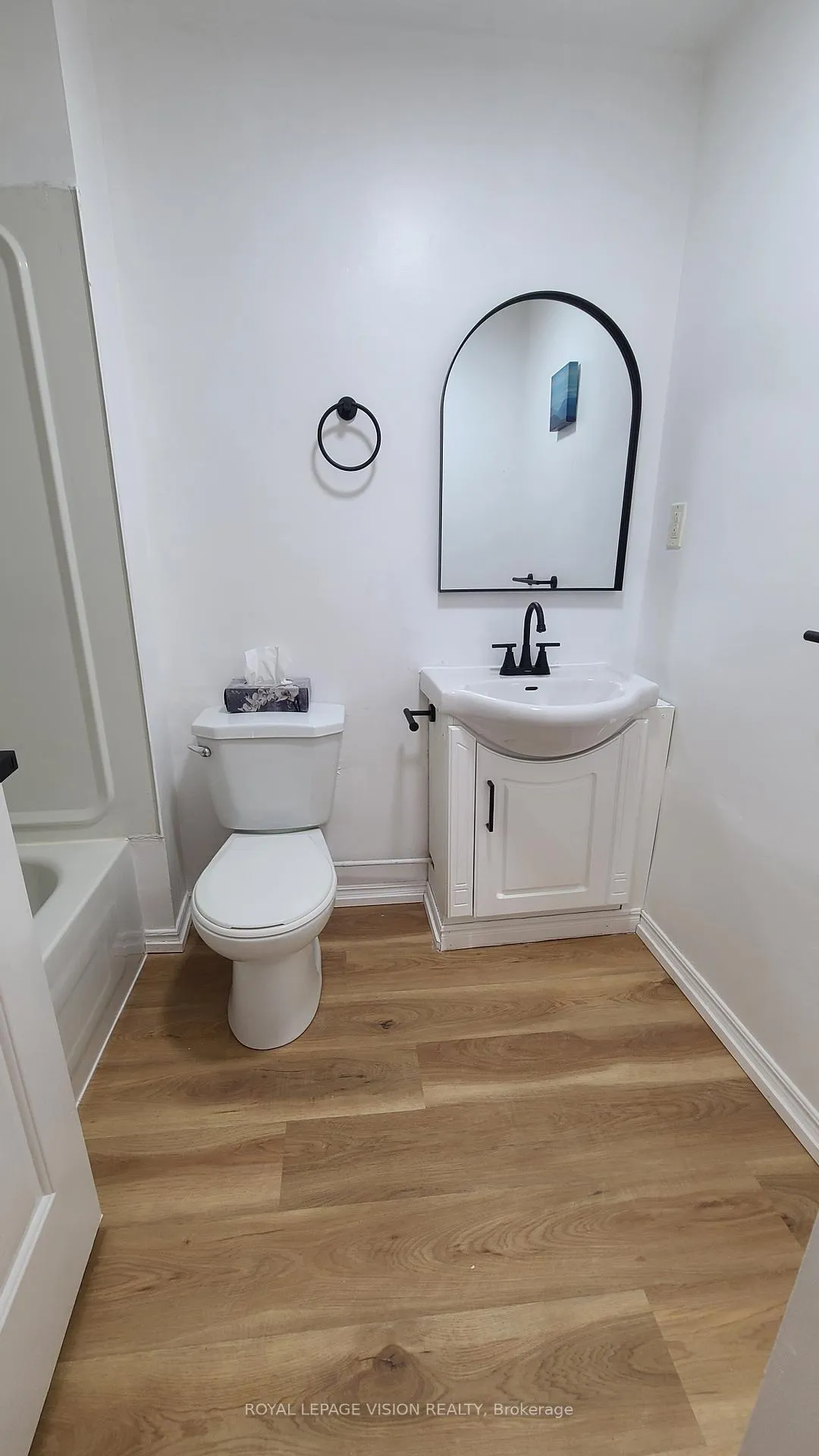 Photo 31 of 303 Beech Street W, Whitby, Downtown Whitby — HOMEH