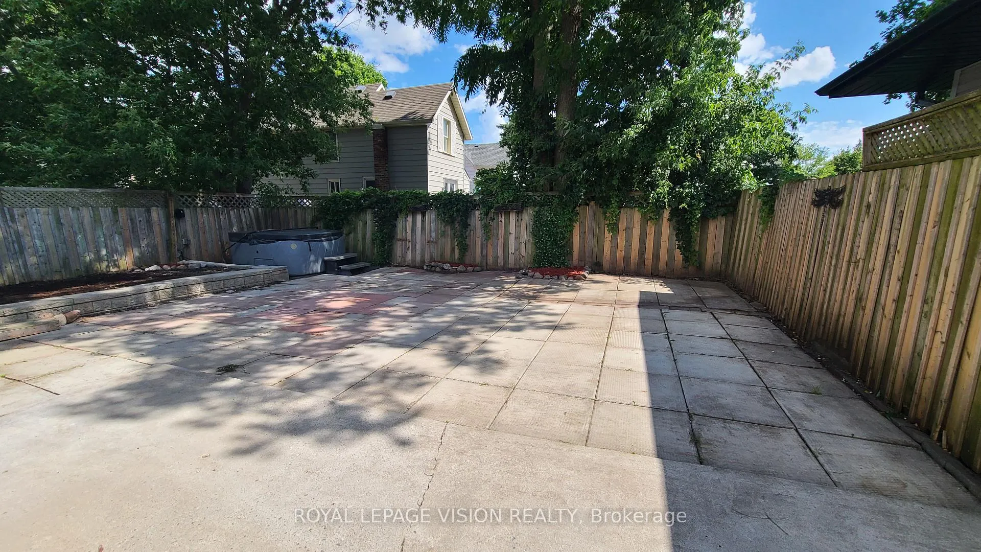 Photo 36 of 303 Beech Street W, Whitby, Downtown Whitby — HOMEH