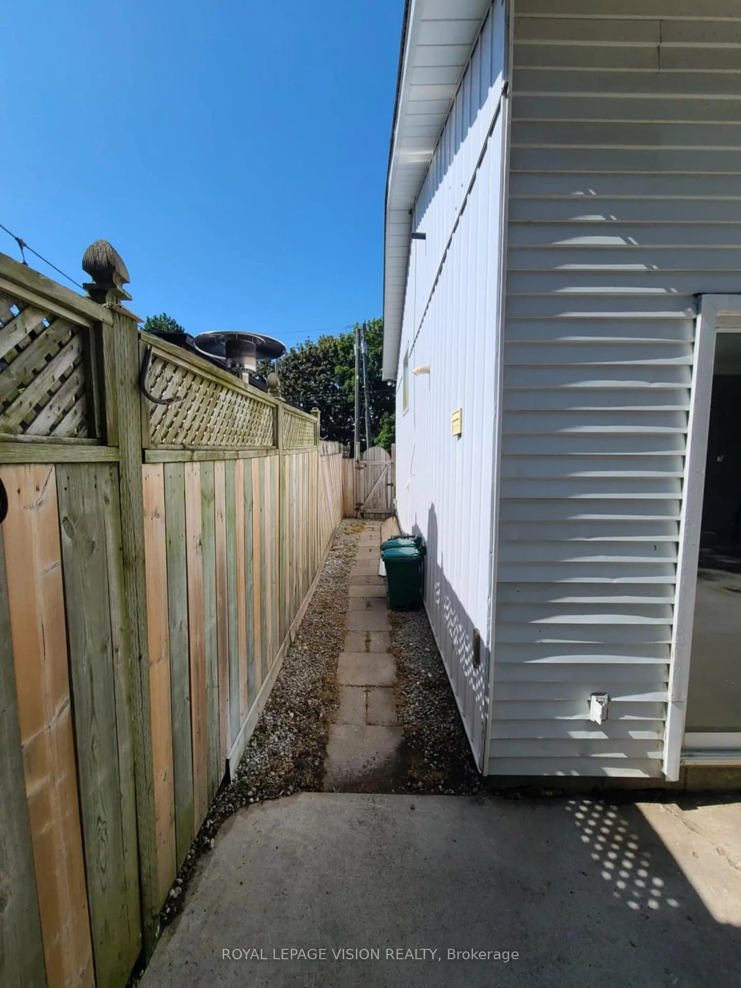 Photo 39 of 303 Beech Street W, Whitby, Downtown Whitby — HOMEH