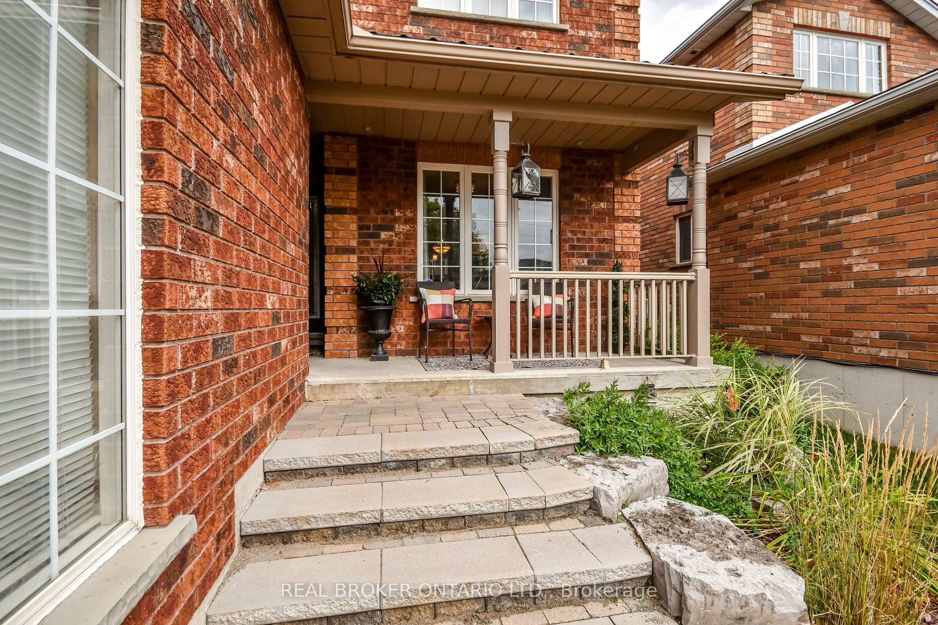 Photo 2 of 210 Pringle Drive, Barrie, Edgehill Drive — HOMEH