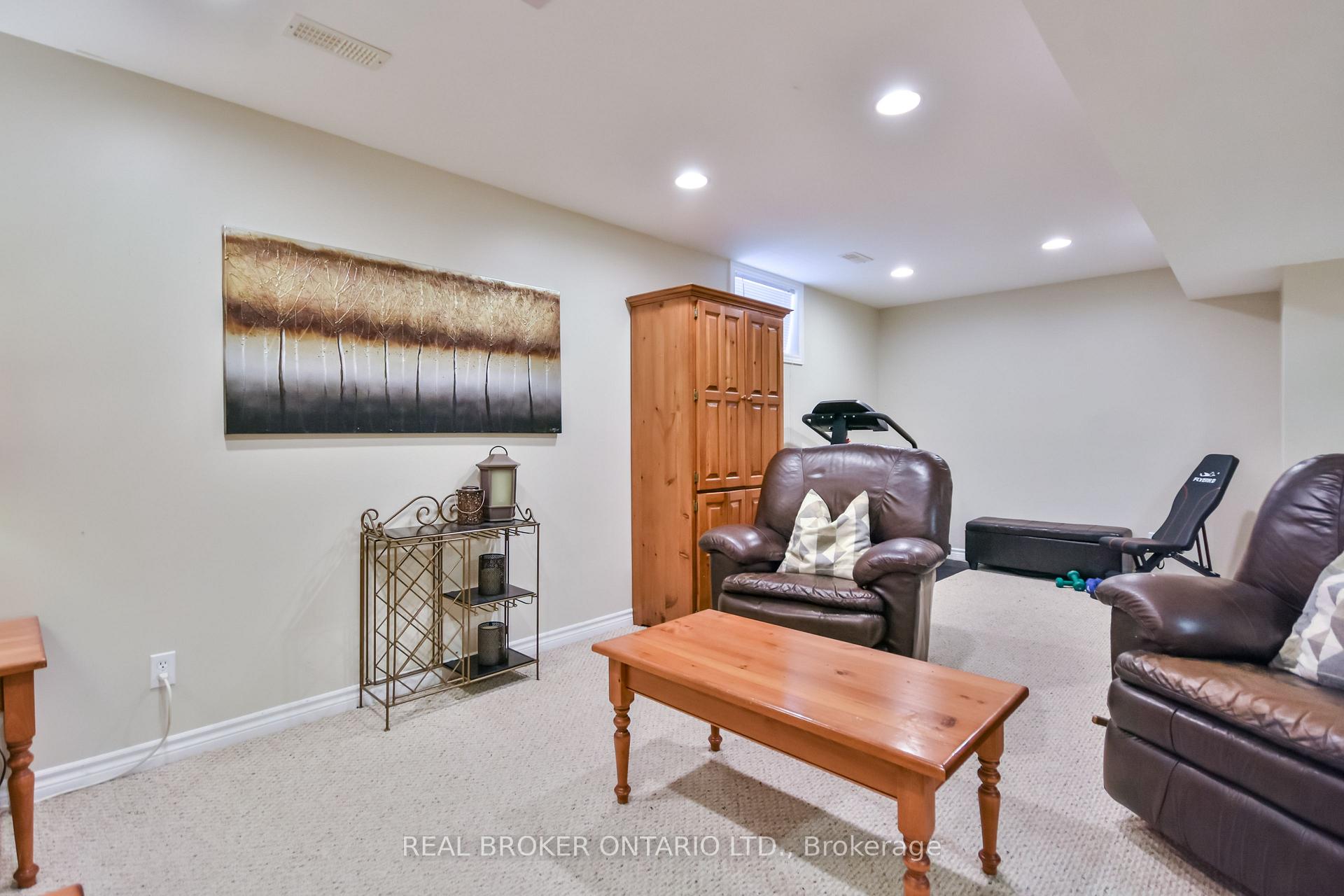 Photo 5 of 210 Pringle Drive, Barrie, Edgehill Drive — HOMEH