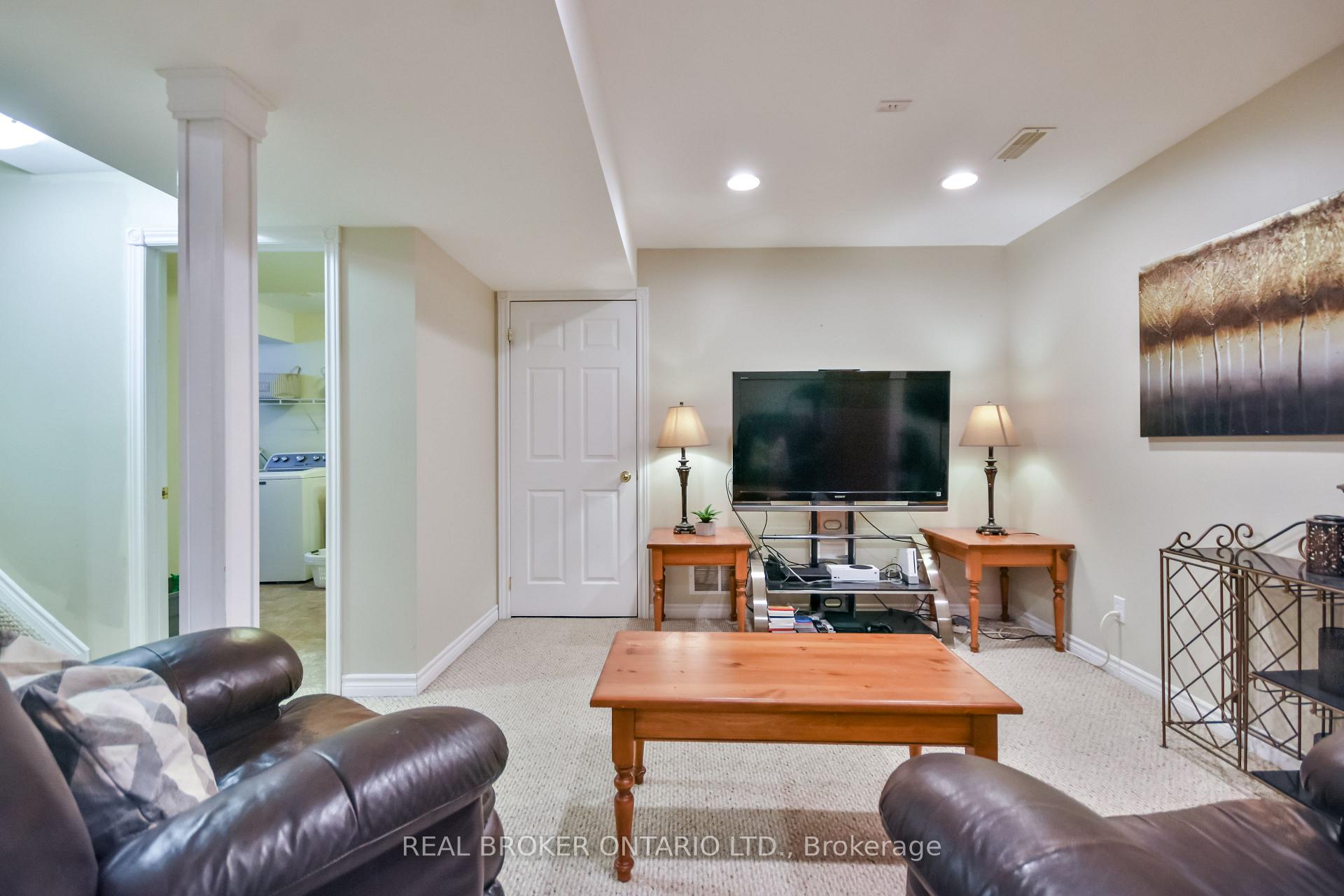 Photo 7 of 210 Pringle Drive, Barrie, Edgehill Drive — HOMEH