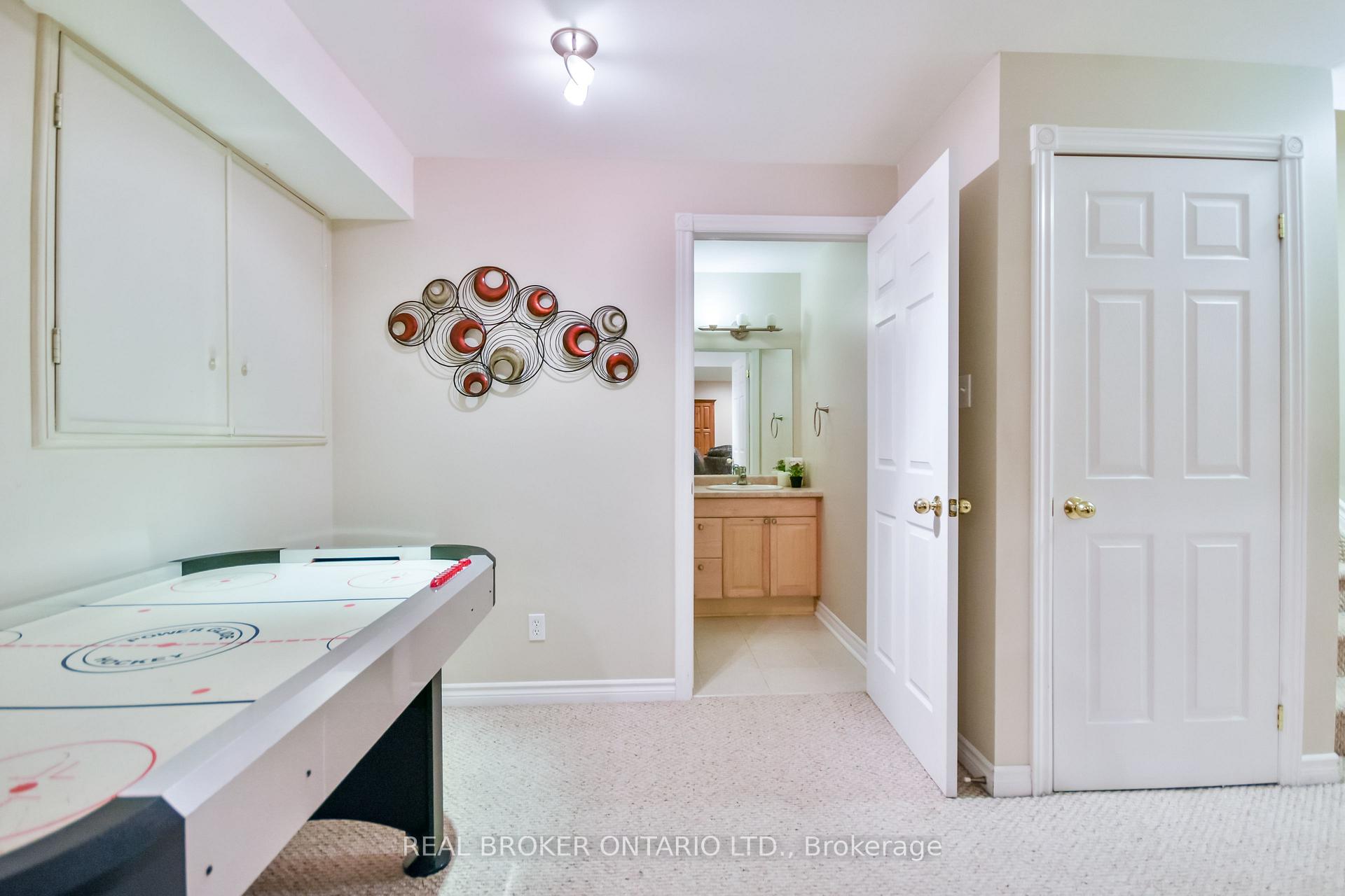 Photo 8 of 210 Pringle Drive, Barrie, Edgehill Drive — HOMEH