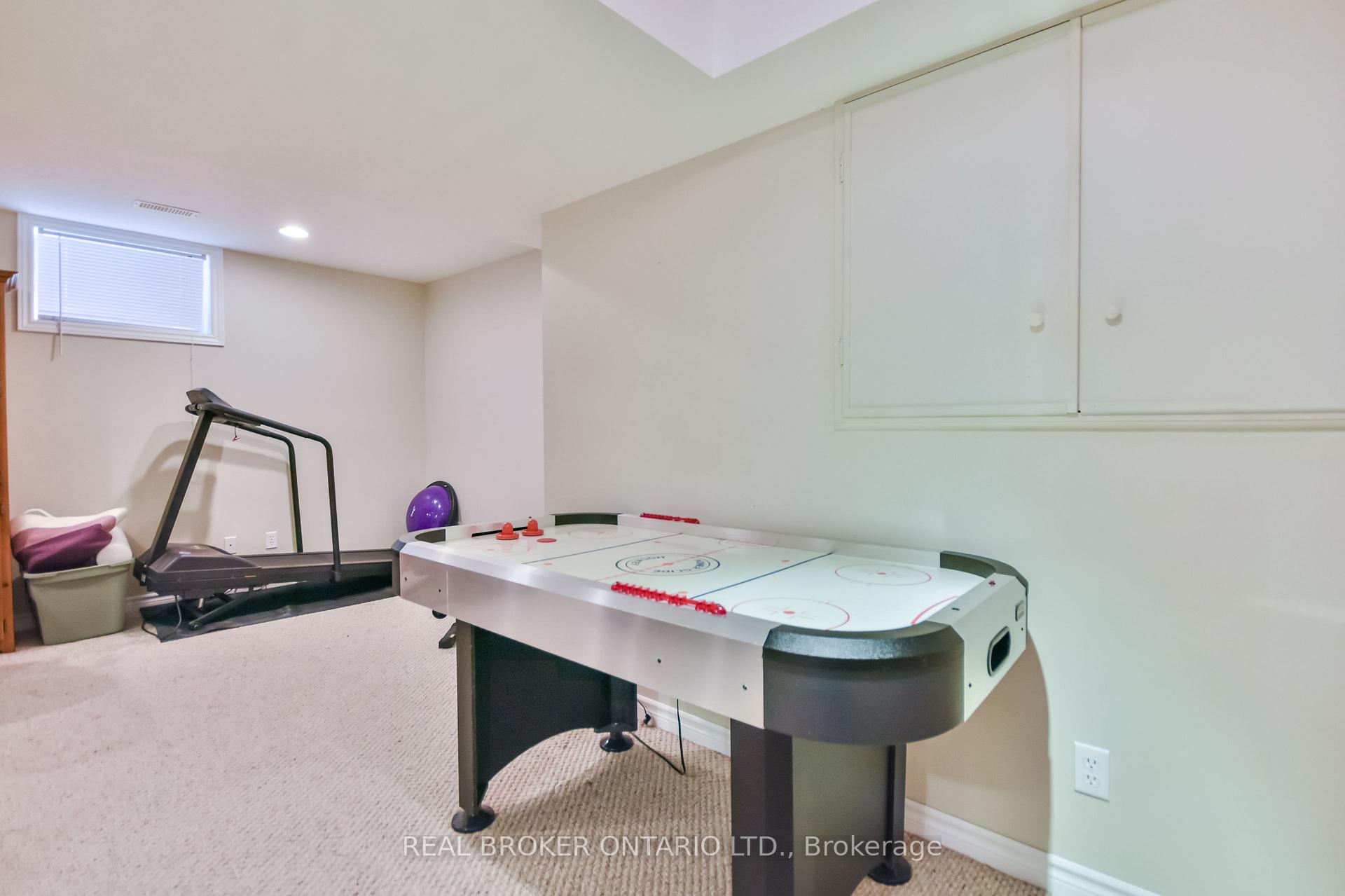 Photo 9 of 210 Pringle Drive, Barrie, Edgehill Drive — HOMEH