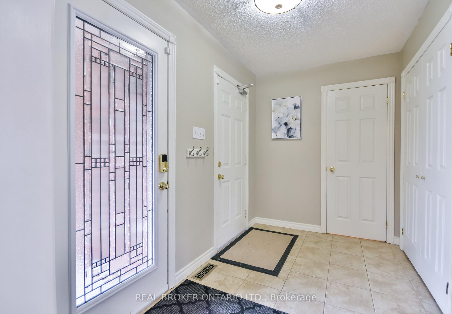 Photo 14 of 210 Pringle Drive, Barrie, Edgehill Drive — HOMEH