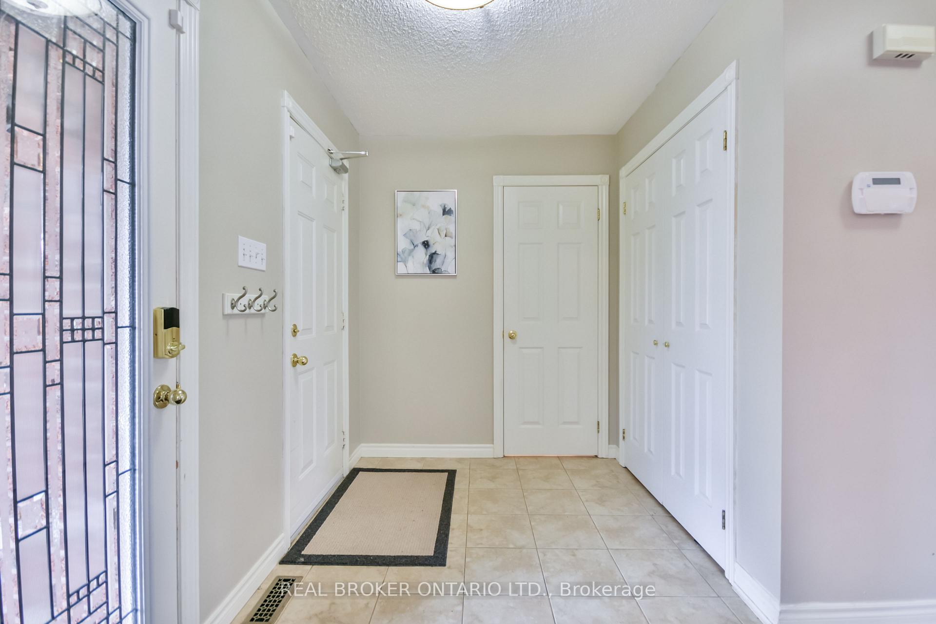 Photo 15 of 210 Pringle Drive, Barrie, Edgehill Drive — HOMEH