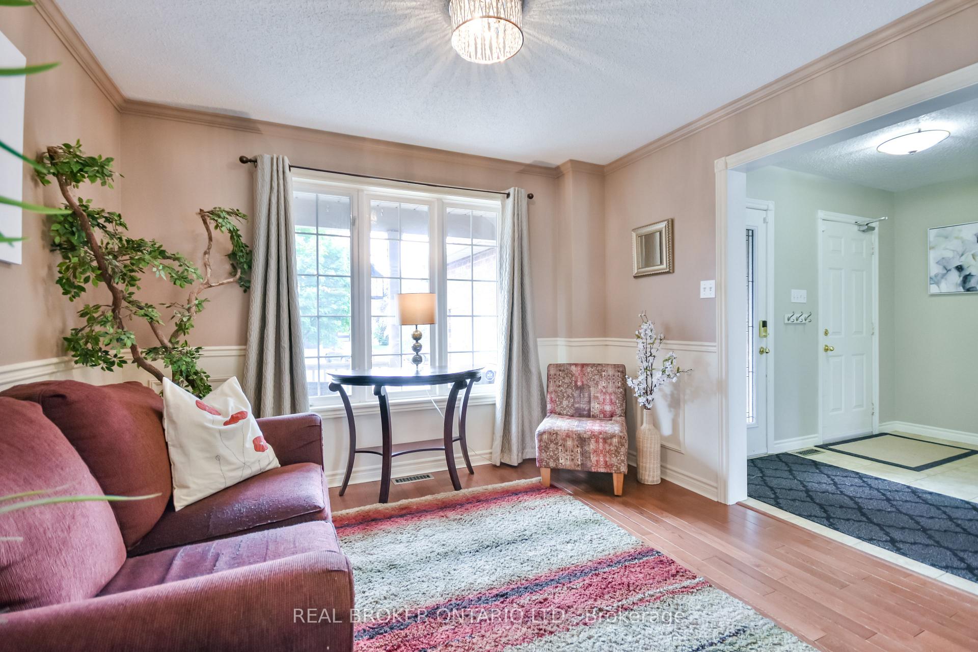 Photo 18 of 210 Pringle Drive, Barrie, Edgehill Drive — HOMEH