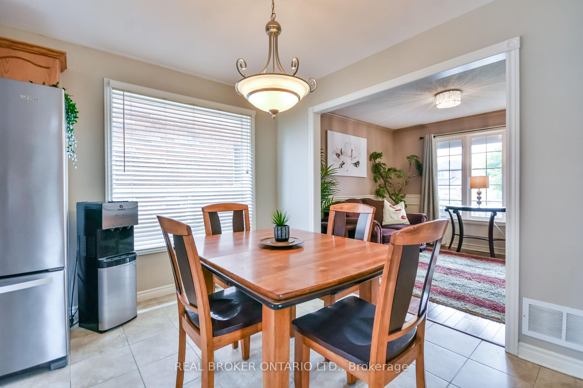 Photo 19 of 210 Pringle Drive, Barrie, Edgehill Drive — HOMEH
