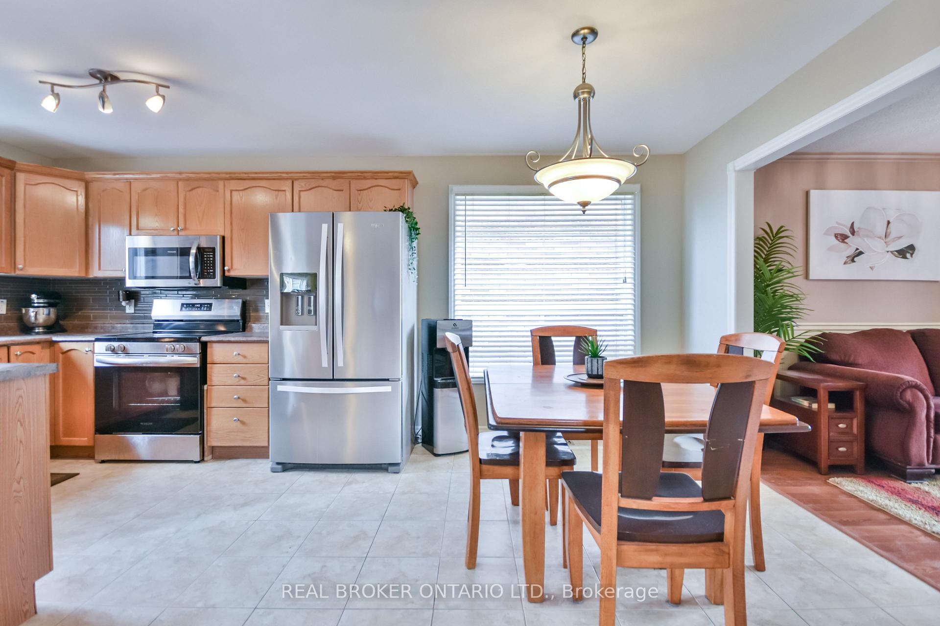 Photo 20 of 210 Pringle Drive, Barrie, Edgehill Drive — HOMEH