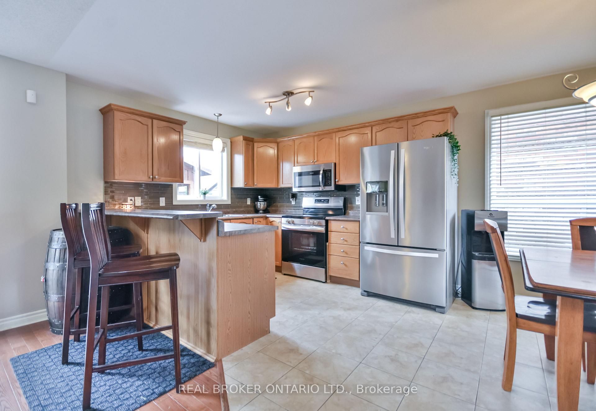 Photo 21 of 210 Pringle Drive, Barrie, Edgehill Drive — HOMEH