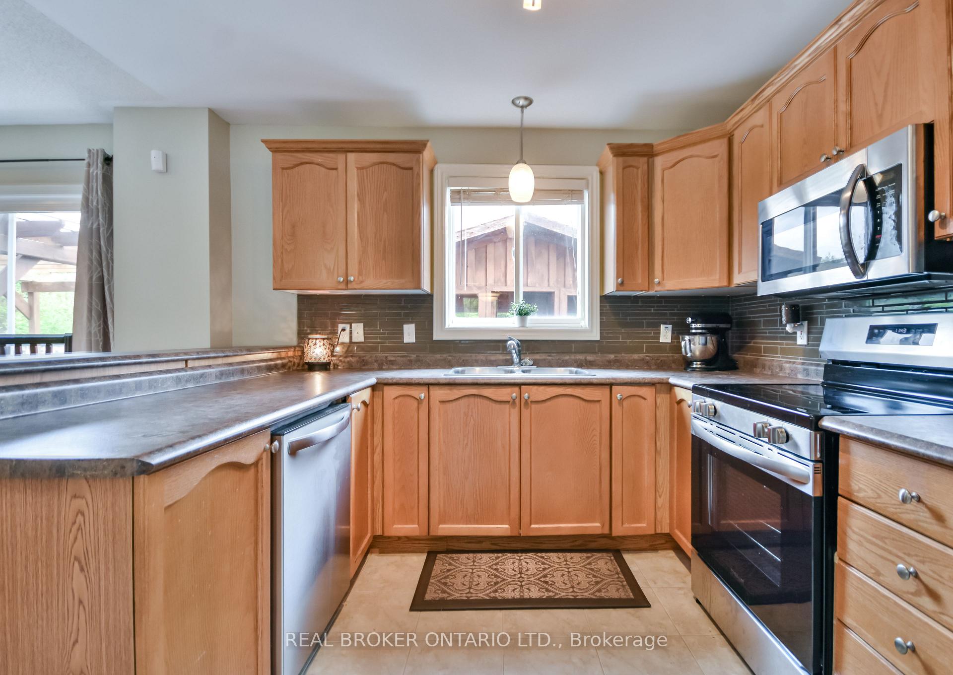 Photo 23 of 210 Pringle Drive, Barrie, Edgehill Drive — HOMEH
