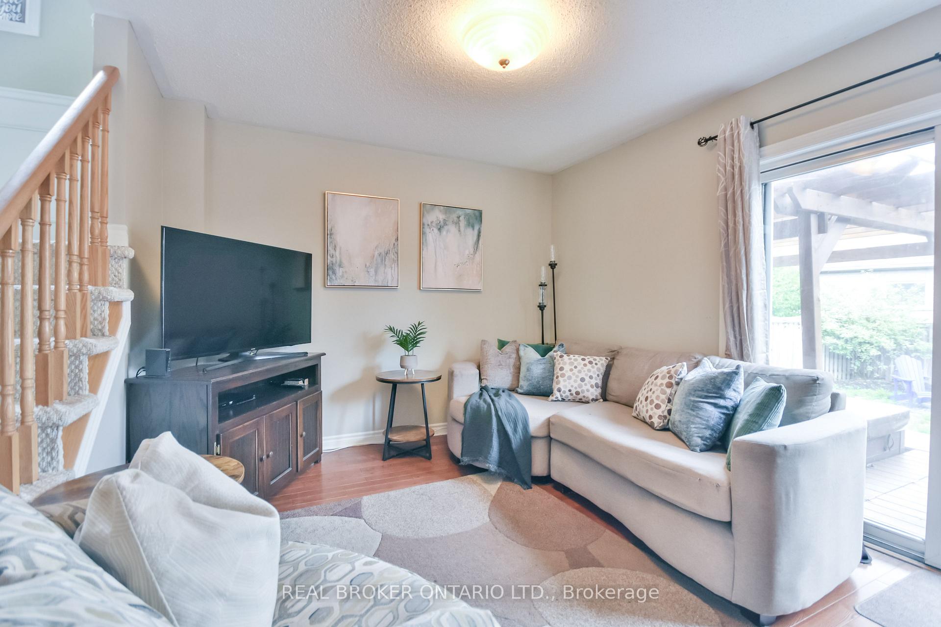 Photo 28 of 210 Pringle Drive, Barrie, Edgehill Drive — HOMEH