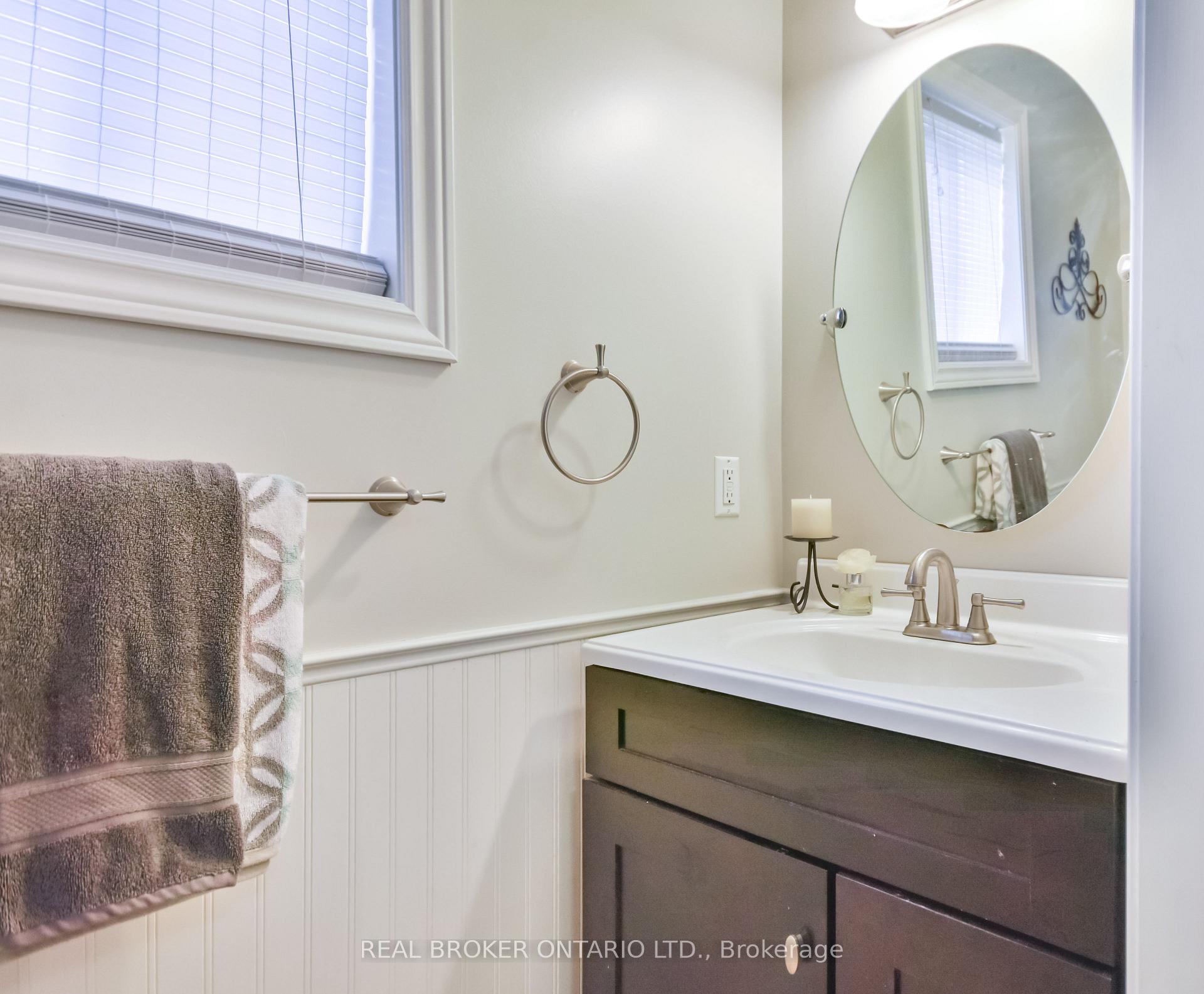 Photo 32 of 210 Pringle Drive, Barrie, Edgehill Drive — HOMEH